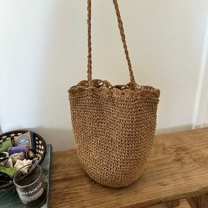 Grass tote